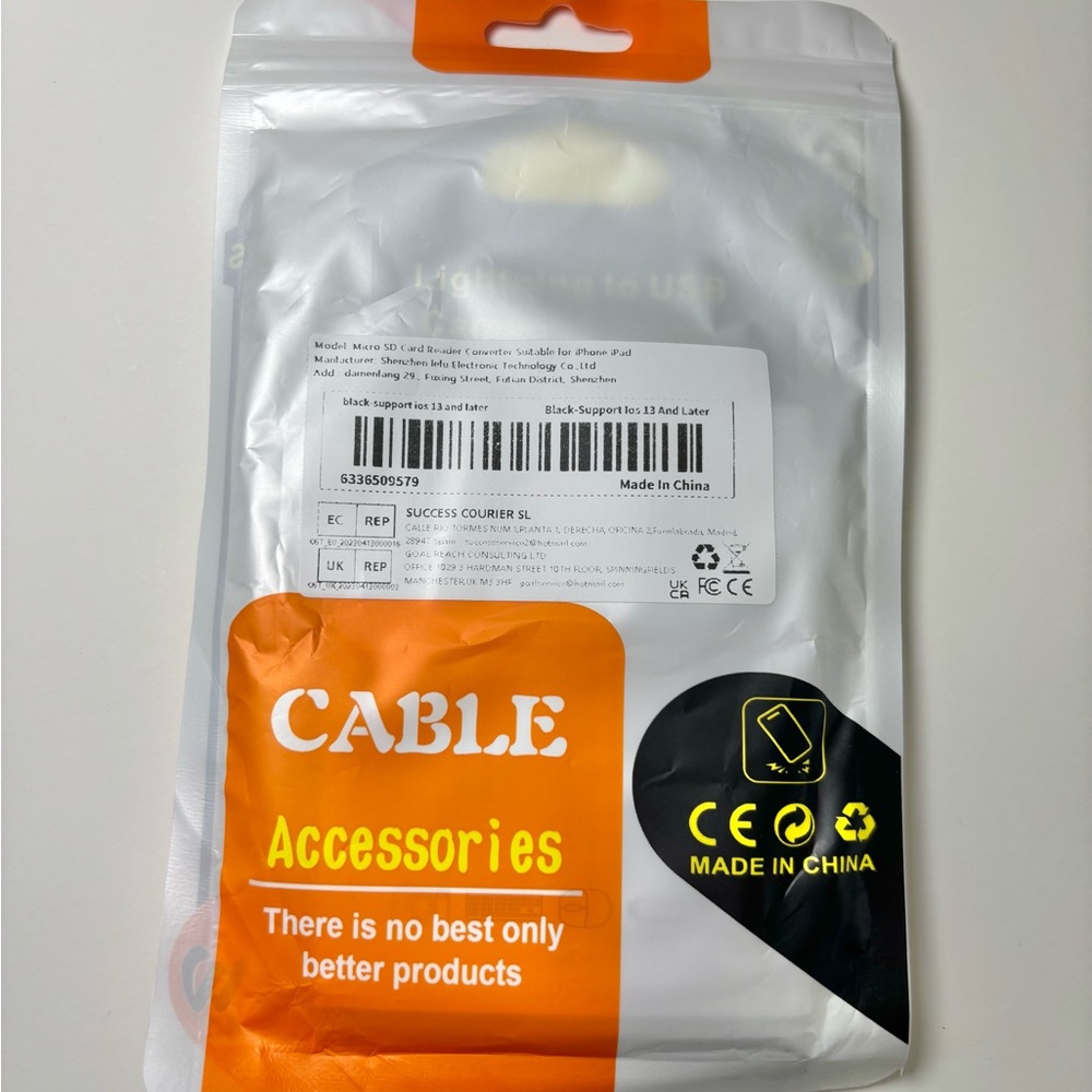 Lightning to USB Camera Adapter - Black, [NEW] - Picture 2 of 4